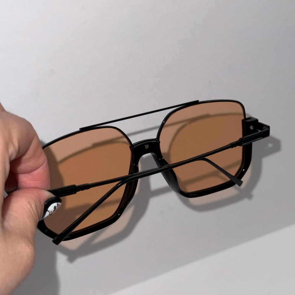 Stylish Black Sunglasses with Brown Lenses - Picture 2 of 2